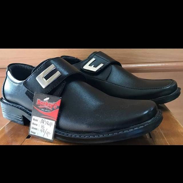 Sepatu pantopel cowok donkey Apj 843 hitam