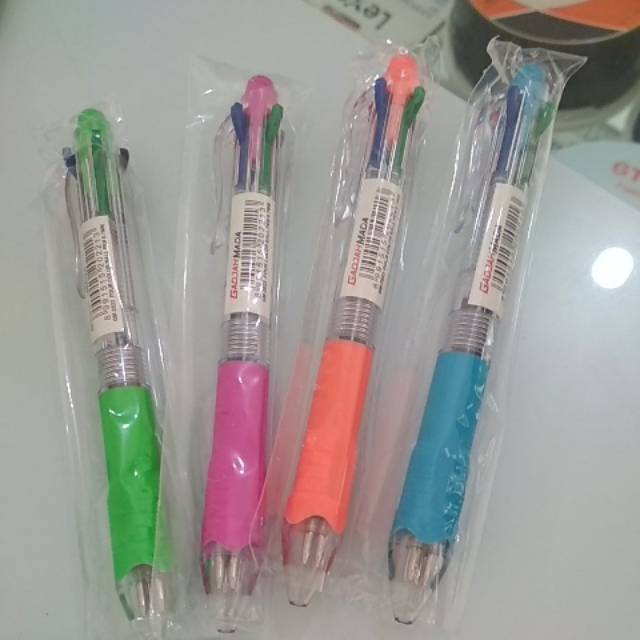 

Pulpen 4 warna (merah, biru, hijau, hitam)