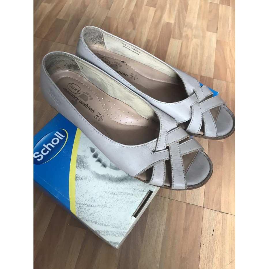 Sepatu Scholl