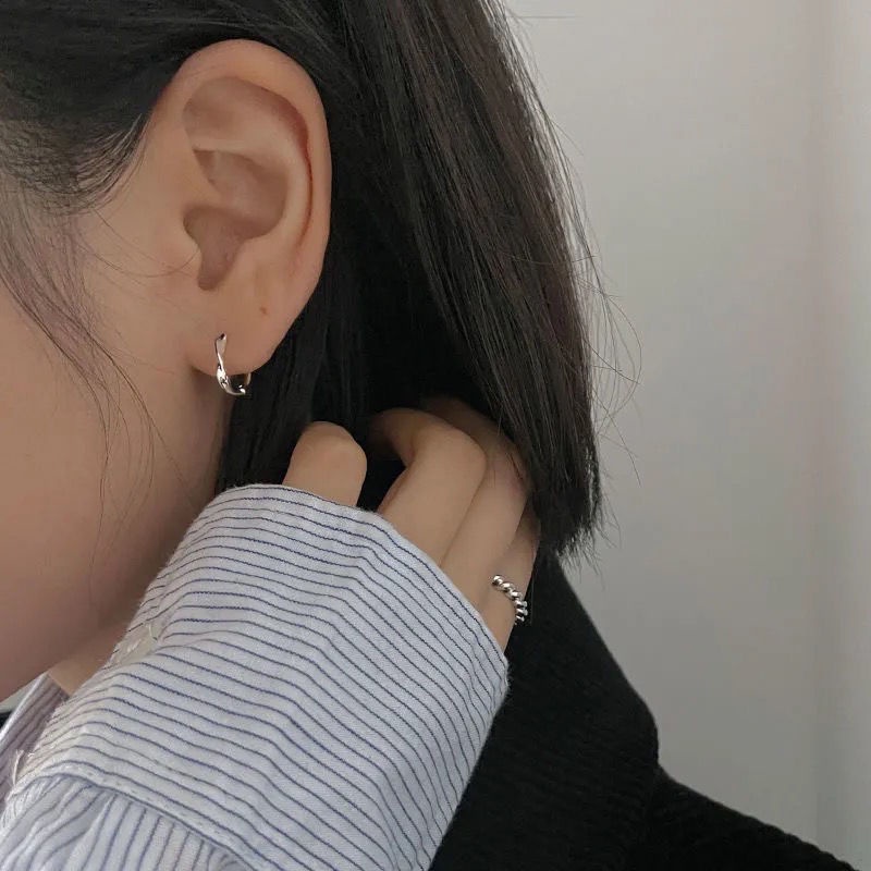 1 Pasang Anting Rantai Lingkaran Twisted Ukuran 1.2cm Gaya Korea Untuk Wanita