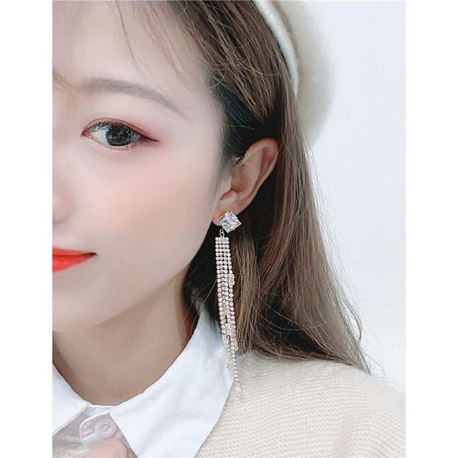 LRC Anting Tusuk Fashion White Stud Earrings With Diamonds D64449