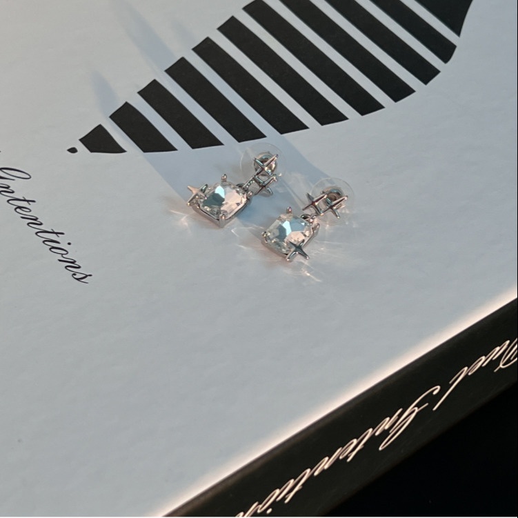 Anting Tusuk Retro Simple Desain Starburst Hias Zircon Untuk Wanita