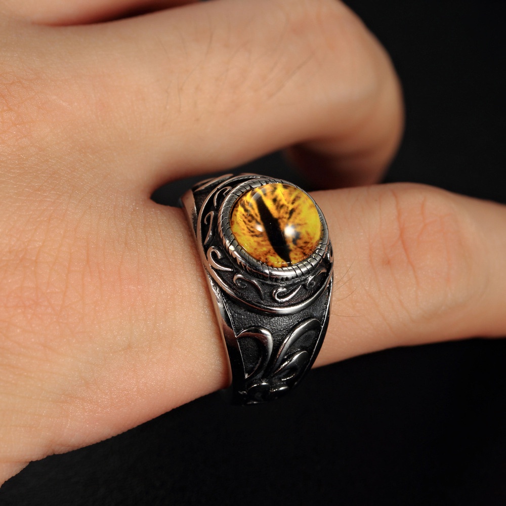 Cincin Bahan Stainless Steel Warna Kuning Gaya Vintage Untuk Pria