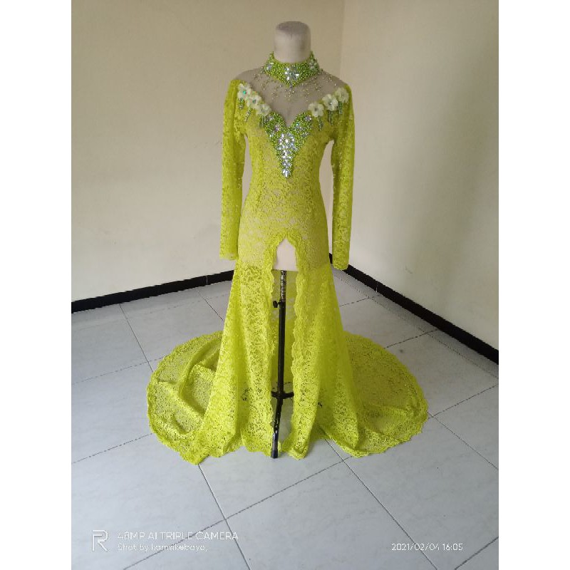 kebaya brokat ngekor