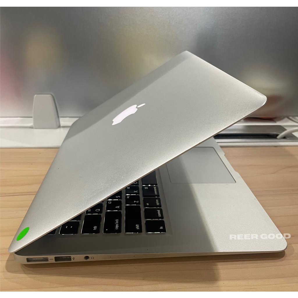 Macbook Air 2017 13'3 INCH - INTEL CORE i5 1.8 GHz SECON DBERKUALITAS &amp; BERGARANSI