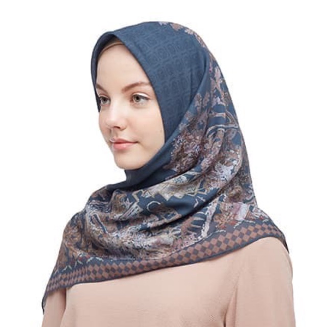 Preloved Isaac scarf Ria Miranda