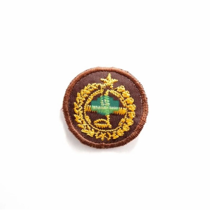 

Bed Kerah Pramuka Putri Coklat Bundar Bordir (Bet Badge Logo Kitri) 2,8x2,8cm - 1 Buah