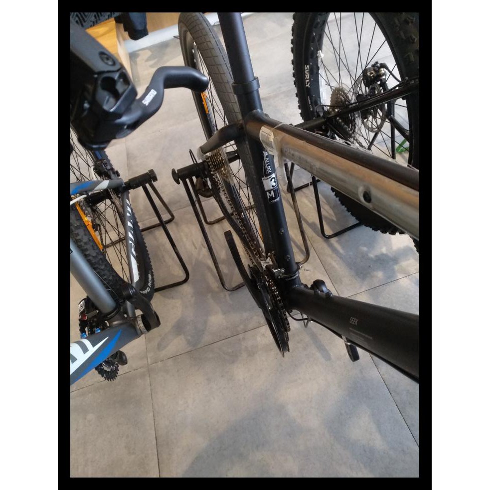 Hot Product Sepeda Hybrid Giant Seek 3 2015 Size M (17.5) Best Seller