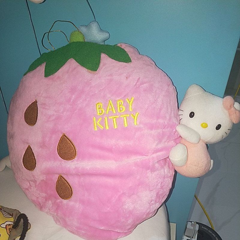 boneka bantal hello kitty
