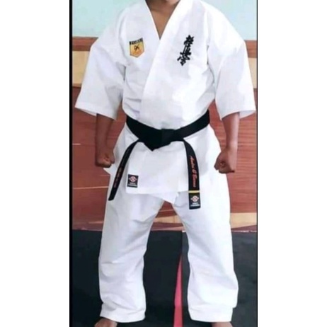 komplit karategi dan sabuk hitam
