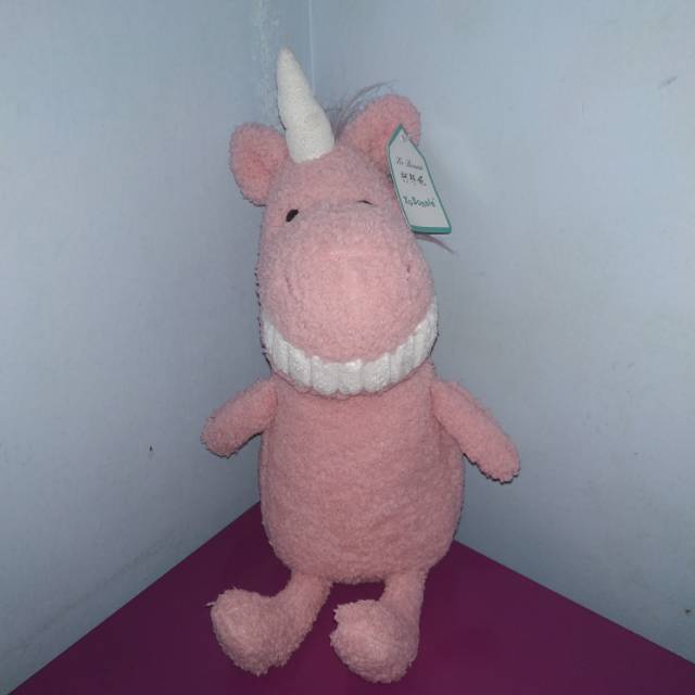 Boneka pink tanduk