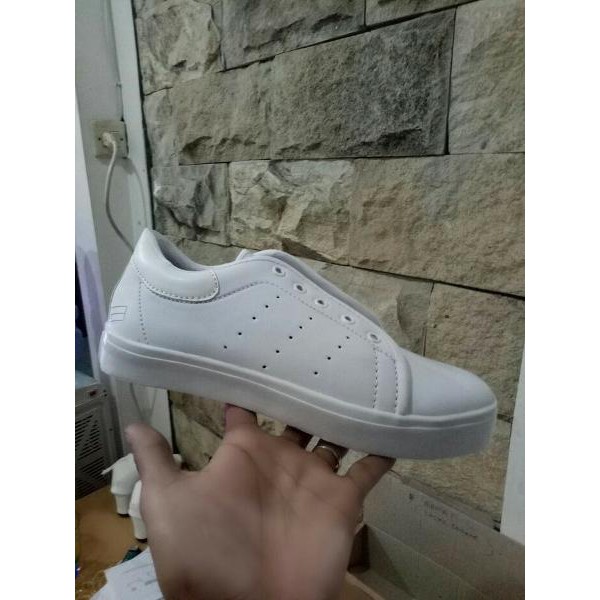 Sepatu Kets Wanita Putih
