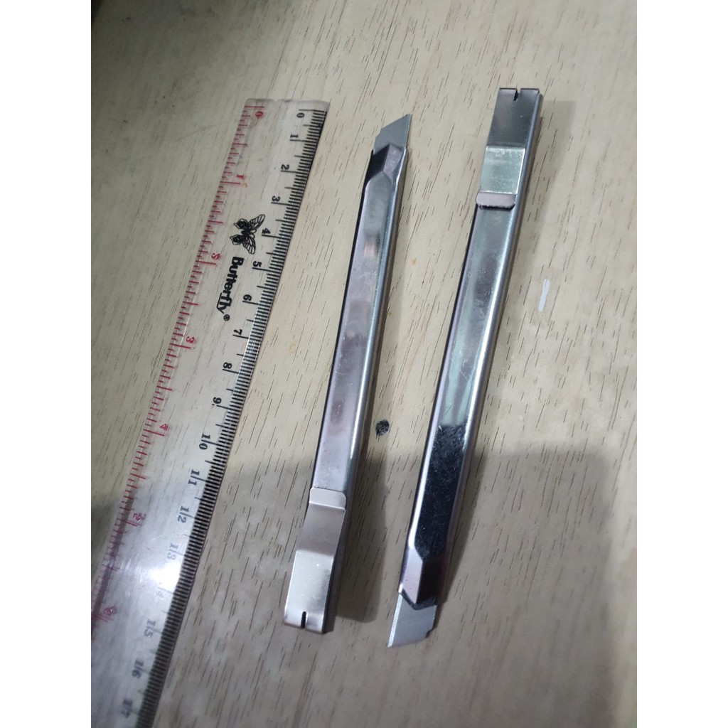 

Cutter besi kecil isi 2 pcs