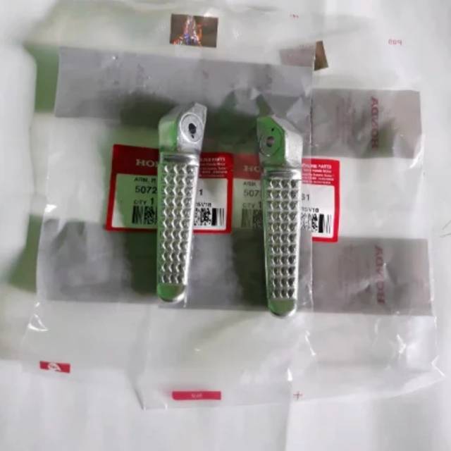FOOTSTEP BELAKANG CB150R NEW LED ASLI HONDA (1 SET, KANAN & KIRI)