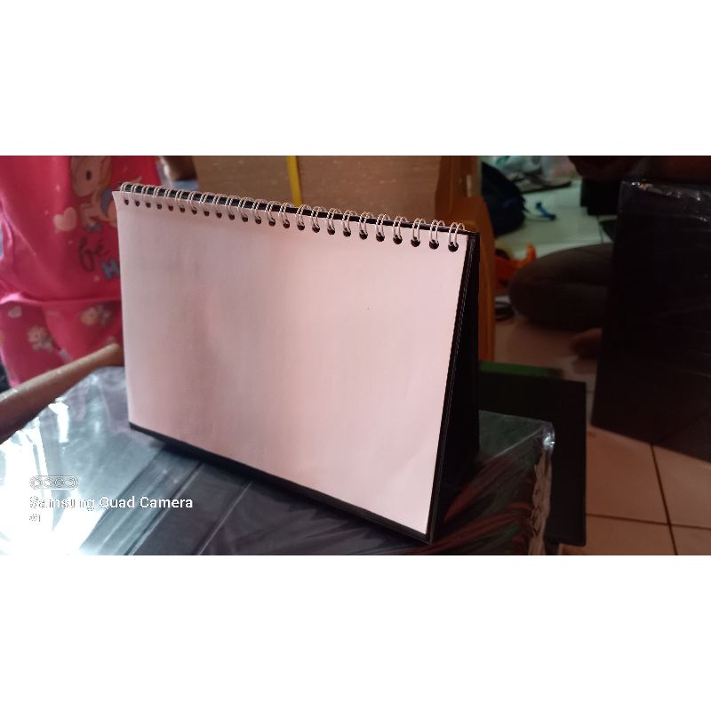 

dudukan kalender / tatakan kalender / kalender meja / alas kalender a5