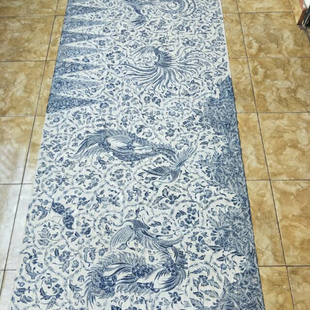 Batik tulis dancing peacock putih tjoa siang swie