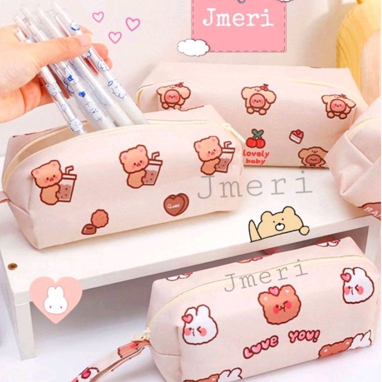 

Kotak Pensil Motif Bear Lucu / Tempat Pensil Lucu / Tempat Pensil Korea / kotak Pensil Korea / Tempat Pensil Estetik / Kotak pensil Simple