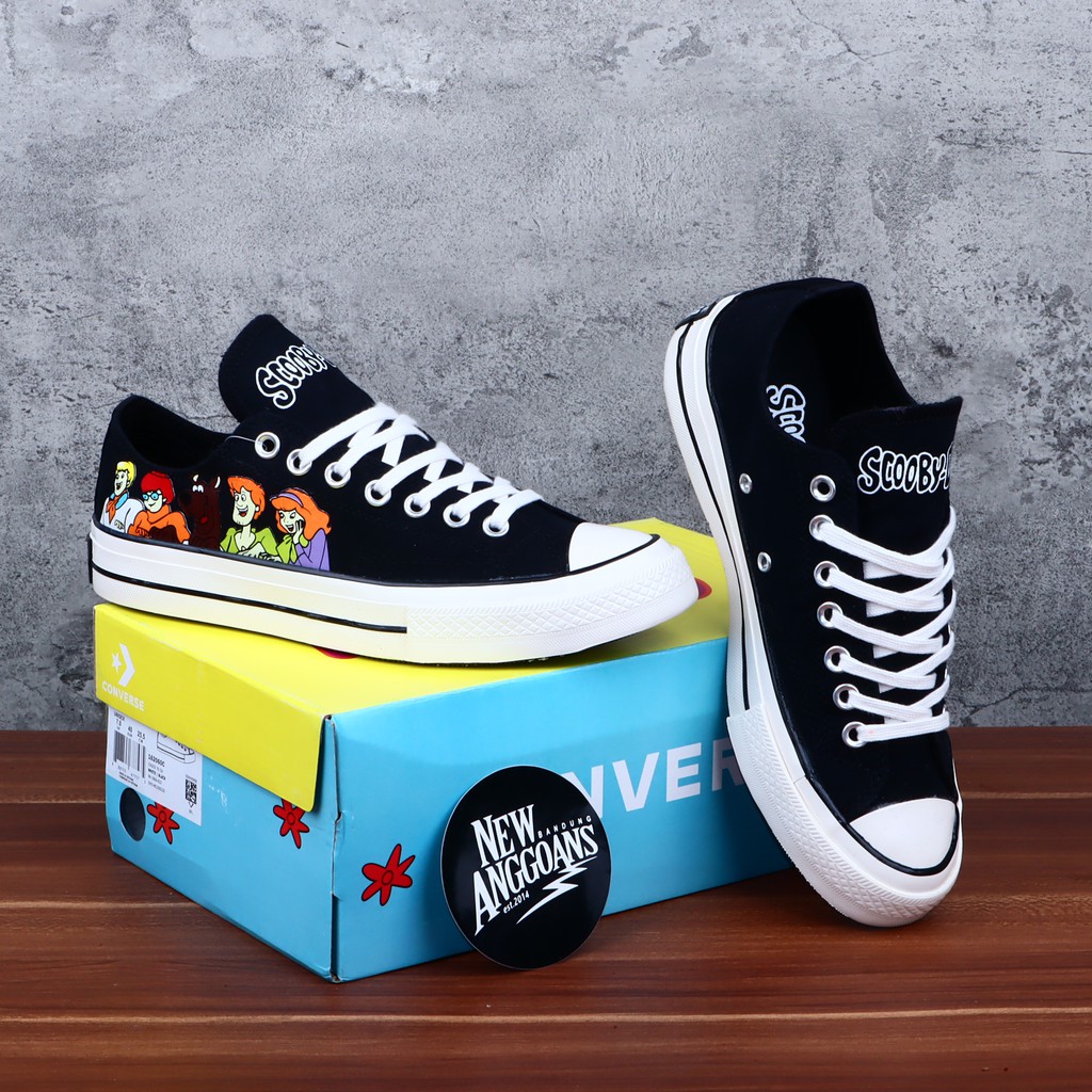 black scooby doo converse