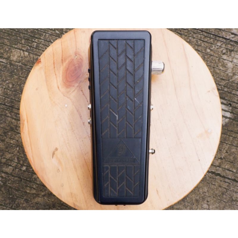 efek gitar pedal wah behringer hellbabe