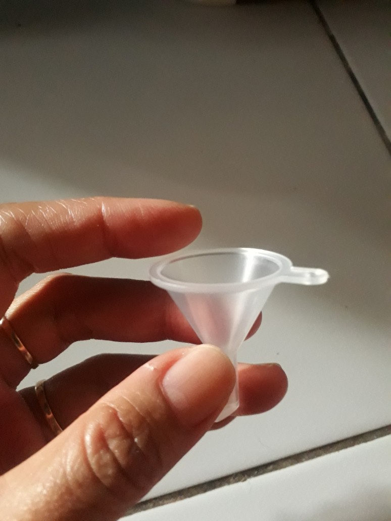 【cr】1pc Small Plastic For Perfume Diffuser Bottle Mini Liquid Oil Funnels Labs