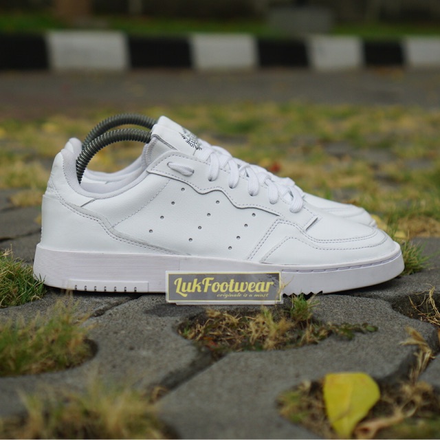 adidas supercourt triple white