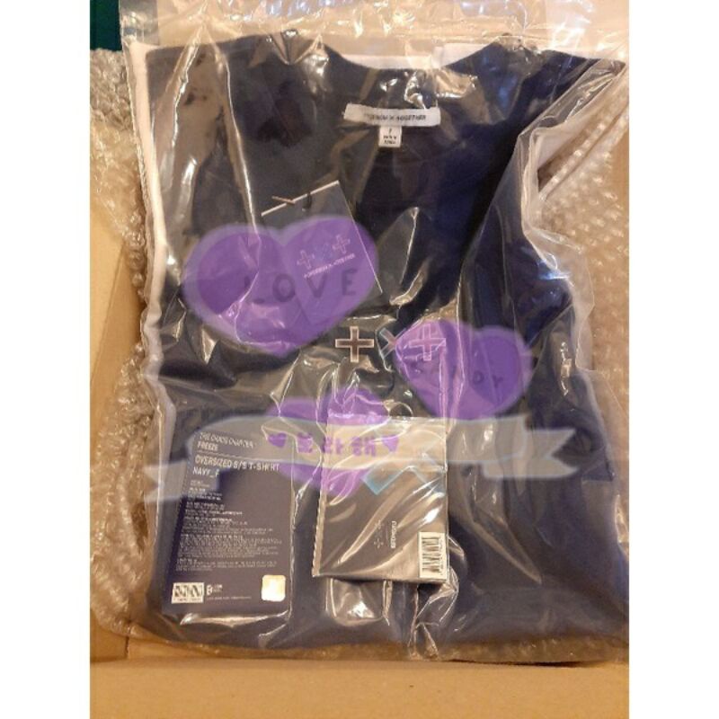 Txt tshirt navy + Sowoozoo mini bag (booked)