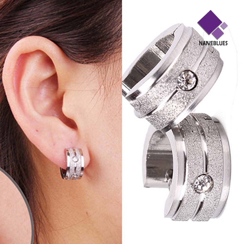 1 Pasang Anting Hoop Bahan Titanium Steel Aksen Berlian Imitasi Gaya Punk Untuk Pria Dan Wanita