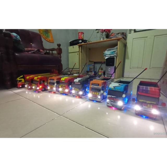 Miniatur Truk Remot Control + Lampu Led