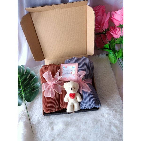 

Kado Lebaran, Souvenir lebaran wanita, kado ulang tahun wanita, Hampers graduation, Anniversary