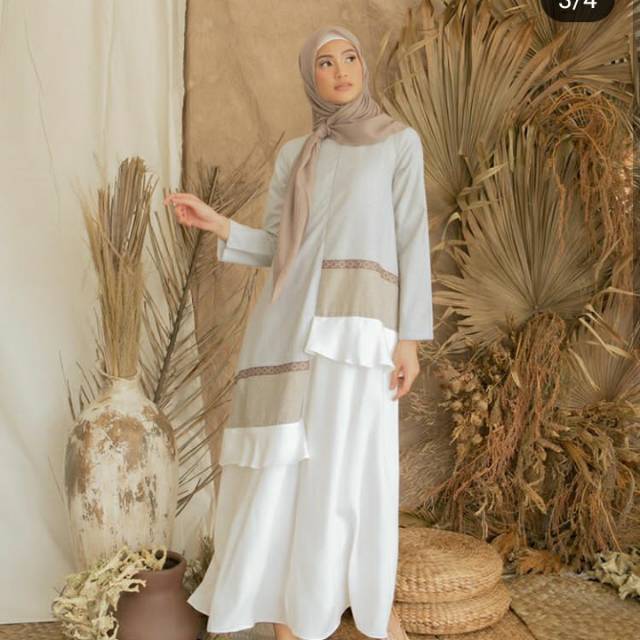 Clemira Dress Wearing Klamby