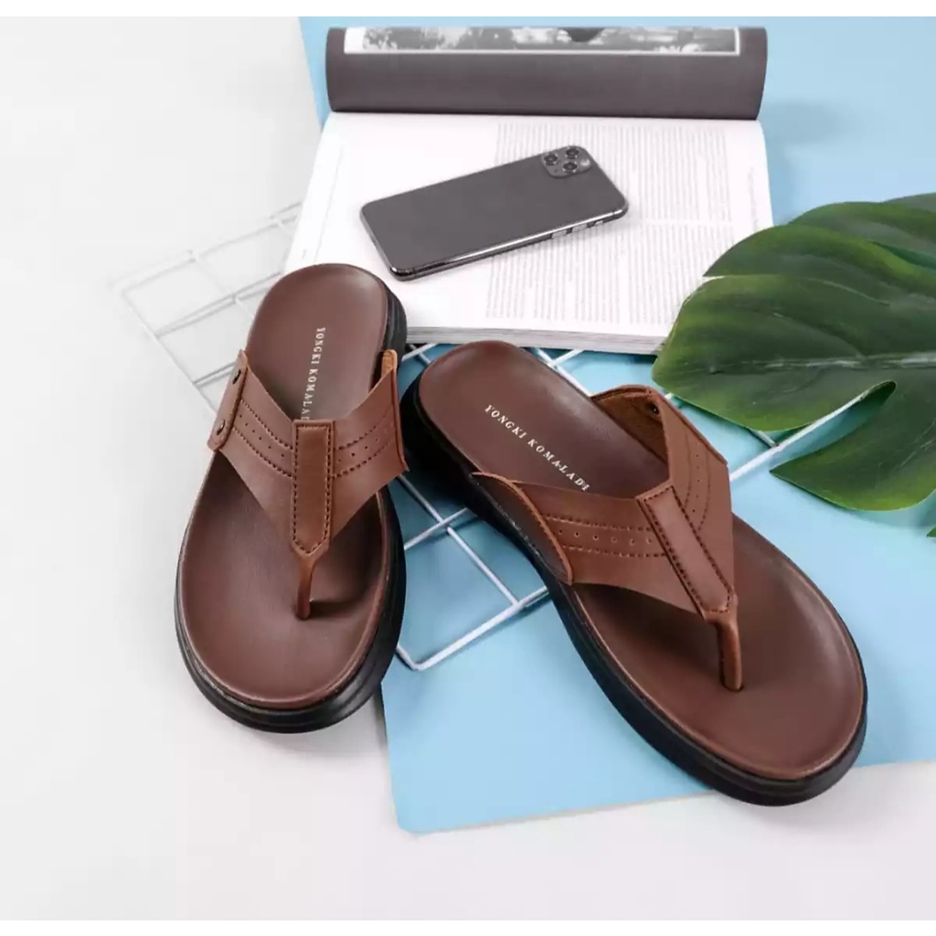 Kulit Sandal YONGKI KOMALADI 2022 Musim Panas Klasik Pria Sepatu Sandal Lembut Sandal Nyaman Luar Ru