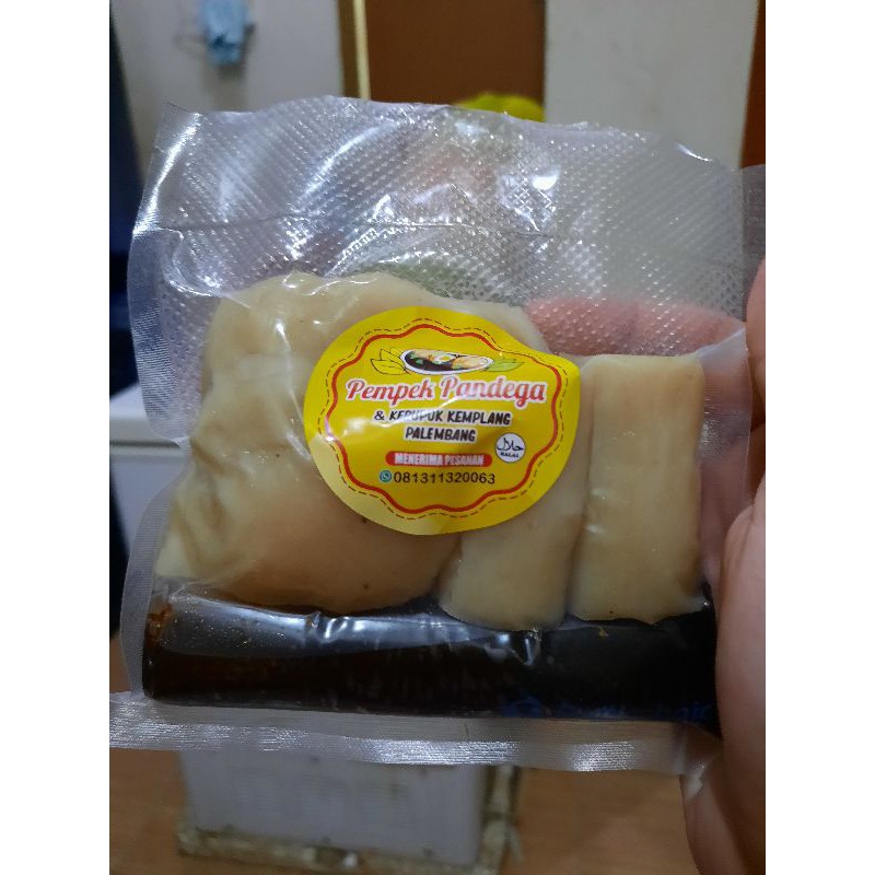 

Pempek campur kecil isi 4