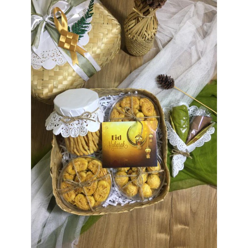 

Hampers Lebaran 2021 / Hampers Kue Kering Enak/ Lebaran 2021 / Parcel Lebaran / Parcel Murah