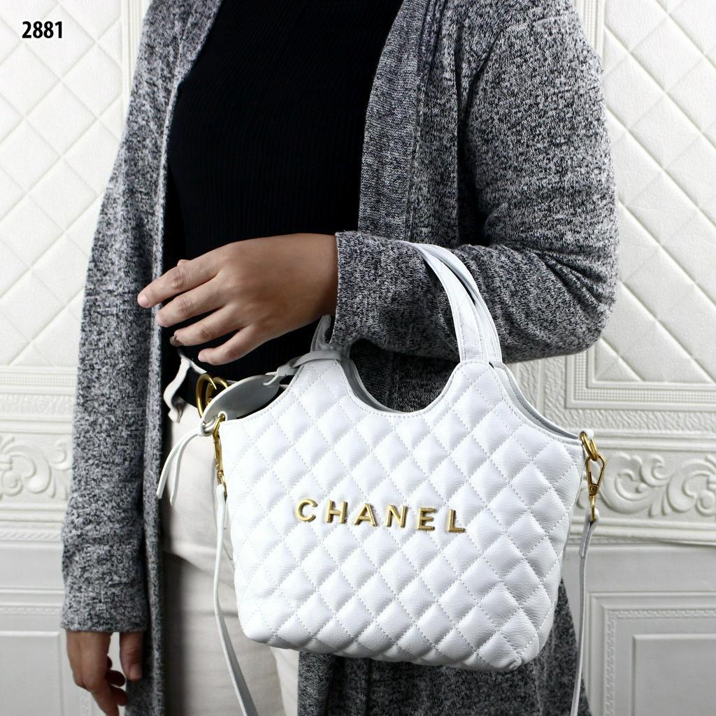 CH SHOULDER QUILTED TOTE BAG 2881 (FREE BOX)