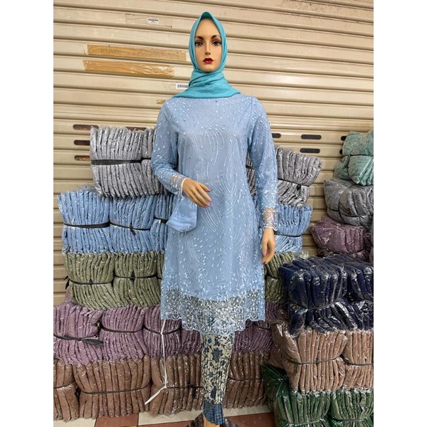 KEBAYA TUNIK TILE / KEBAYA PESTA / KEBAYA TUNIK MERAH / KEBAYA TUNIK TILE / KEBAYA MODERN / KEBAYA KONDANGAN / SET KEBAYA PESTA / SET KEBAYA PESTA MODERN / KEBAYA TUNIK NJ