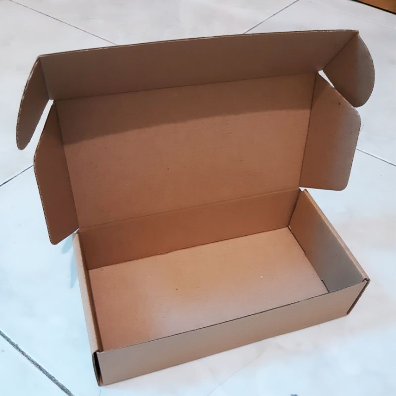 

20x10x5 kotak packaging box (belum termasuk bubble wrap)