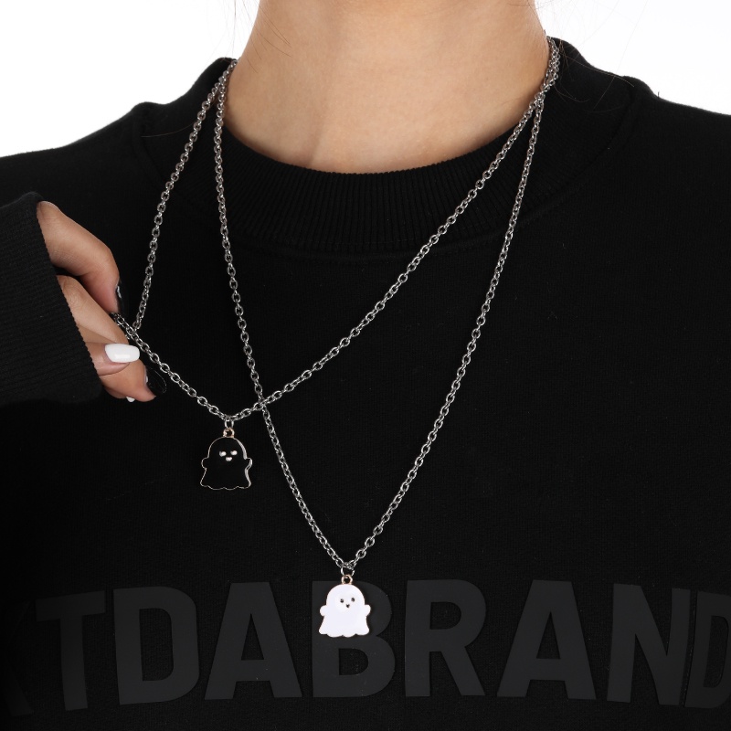 Roselife Kalung Rantai Panjang Liontin Hantu Hitam / Putih Untuk Pria / Wanita / Pasangan / Halloween