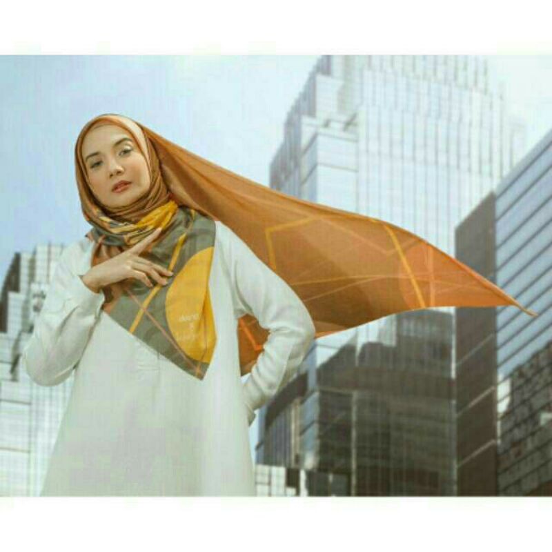 DEENAY X ZASKIA SUNGKAR METRO YELLOW