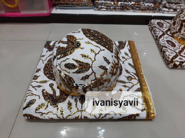Set Jarik dan Blangkon Pengantin