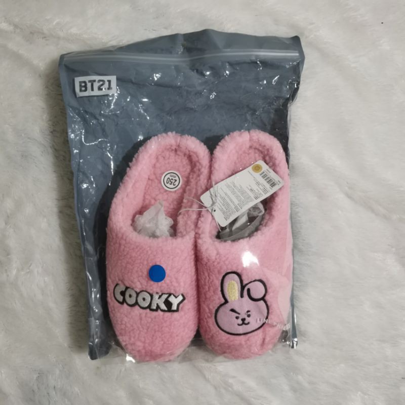 READY STOCK [SIZE 250] BT21 COOKY BOUCLE SLIPPER OFFICIAL LINE FRIENDS - SLIPPERS SANDAL