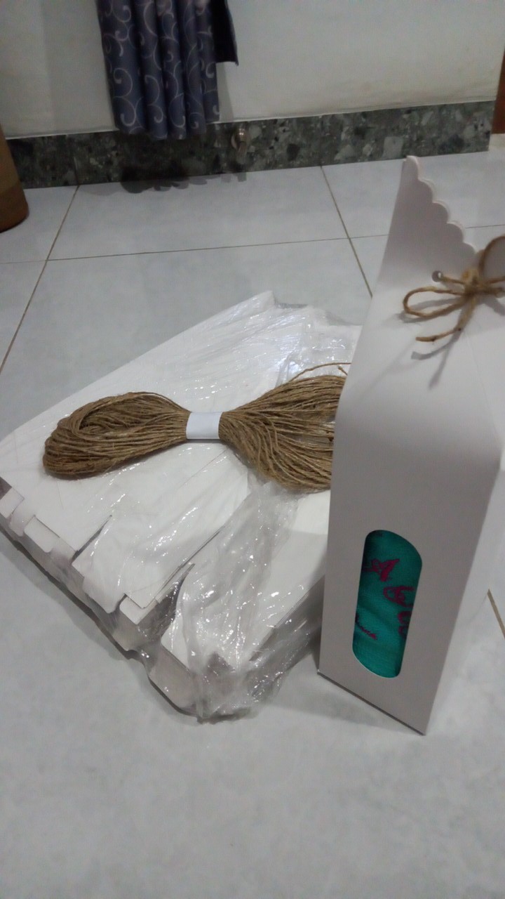 Tumbler Box / Botol Souvenir Box 8.5x8.5x37cm - Ivory