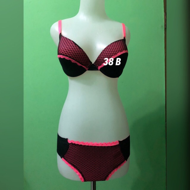 Bra set triumph original..size 38