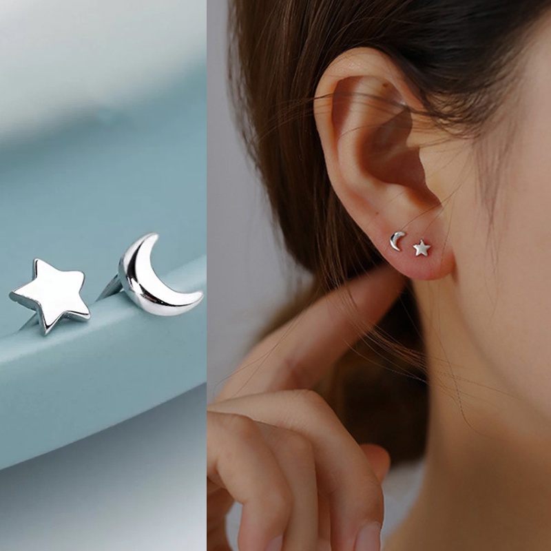 1 Pasang Anting Stud Desain Bulan Bintang Bahan S925 Silver Anti Alergi Untuk Aksesoris Pelajar