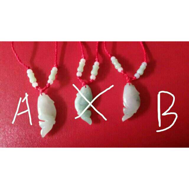 Liontin giok ikan mas