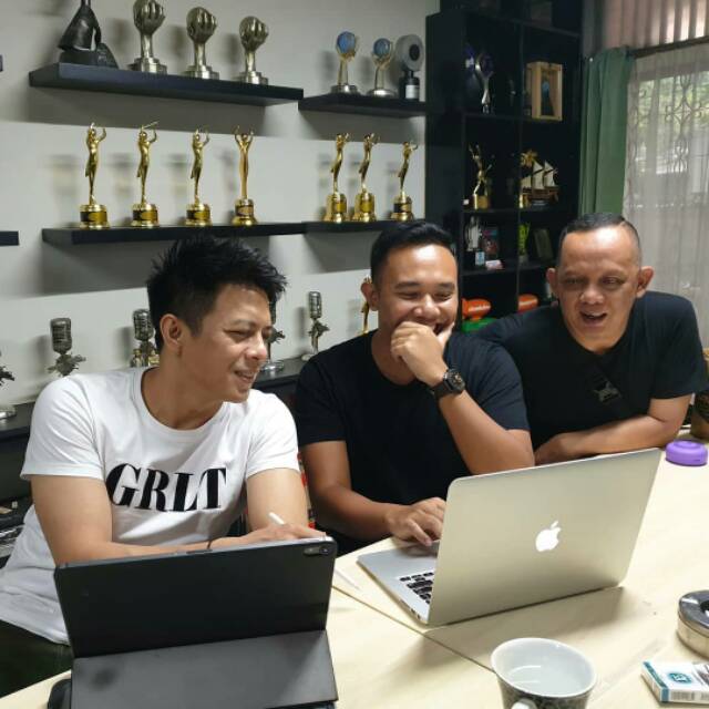 GREENLIGHT Men Tshirt