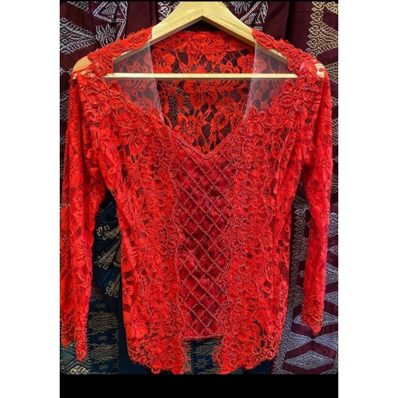 kebaya Payet merah modifikasi