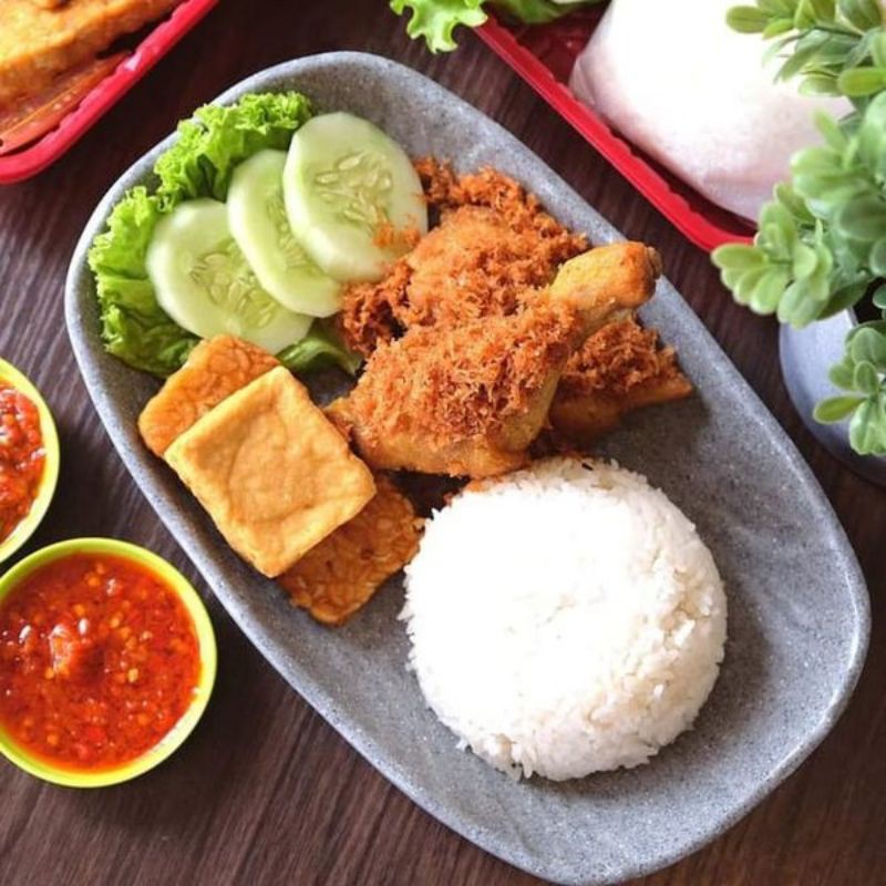 

Ayam serundeng anti galaw #ayamserundeng#ayamserundengenak#ayamserundengbunanithea