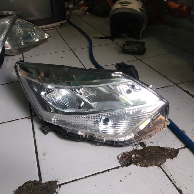 Haed lamp Sigra atau cayla thn 2020