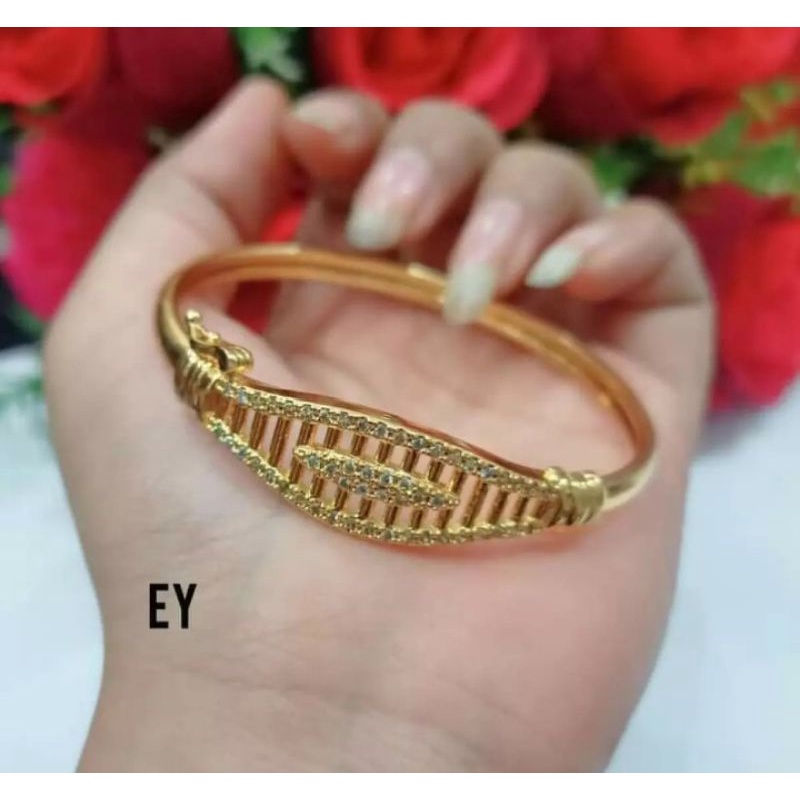 gelang tangan wanita motif kancing gold