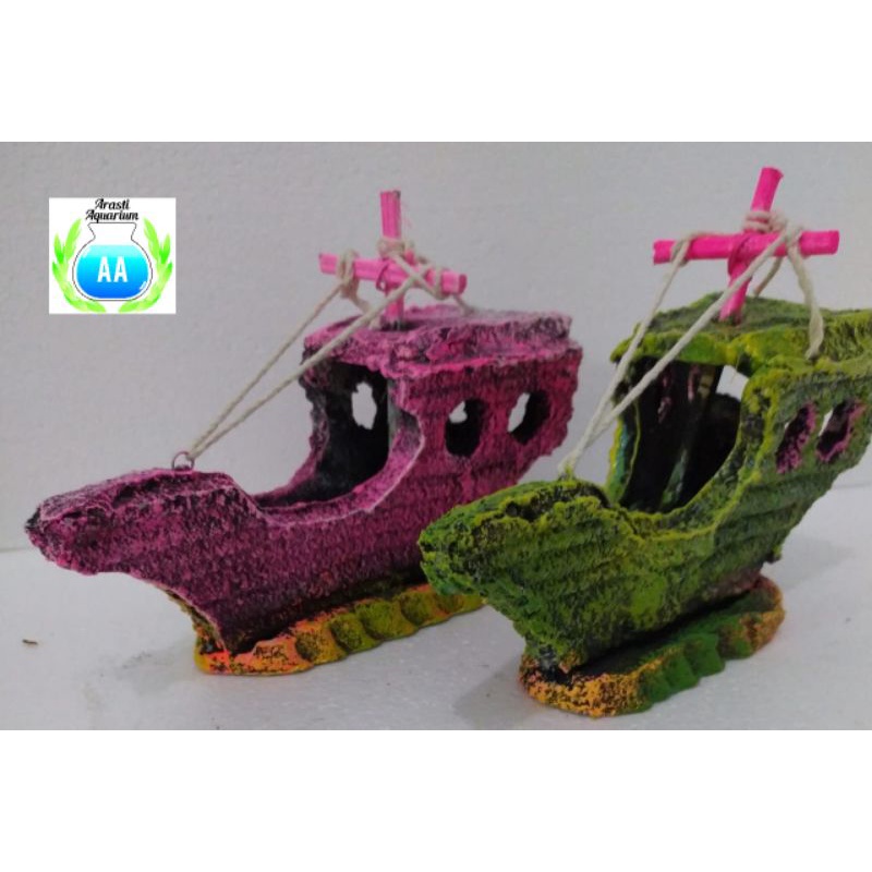 Ornamen hiasan Aquarium bentuk kapal karam